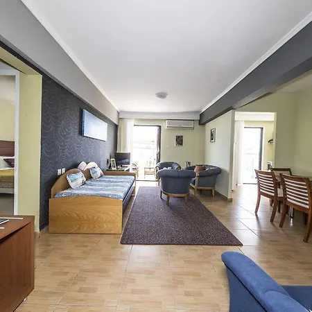 Park Apartment *